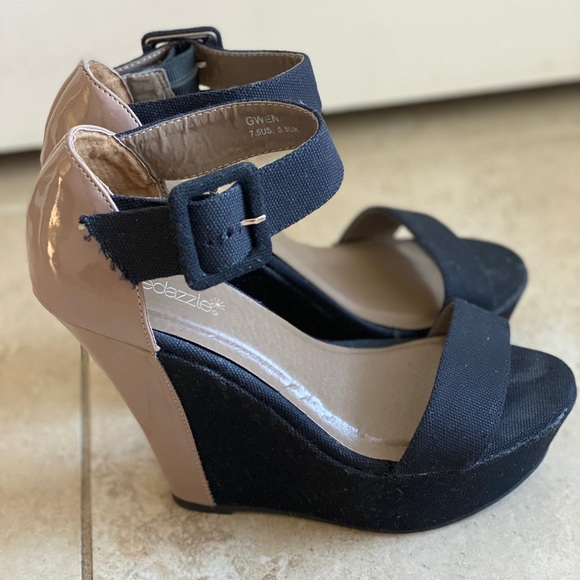 Shoedazzle Wedge Sandals - Picture 7 of 8
